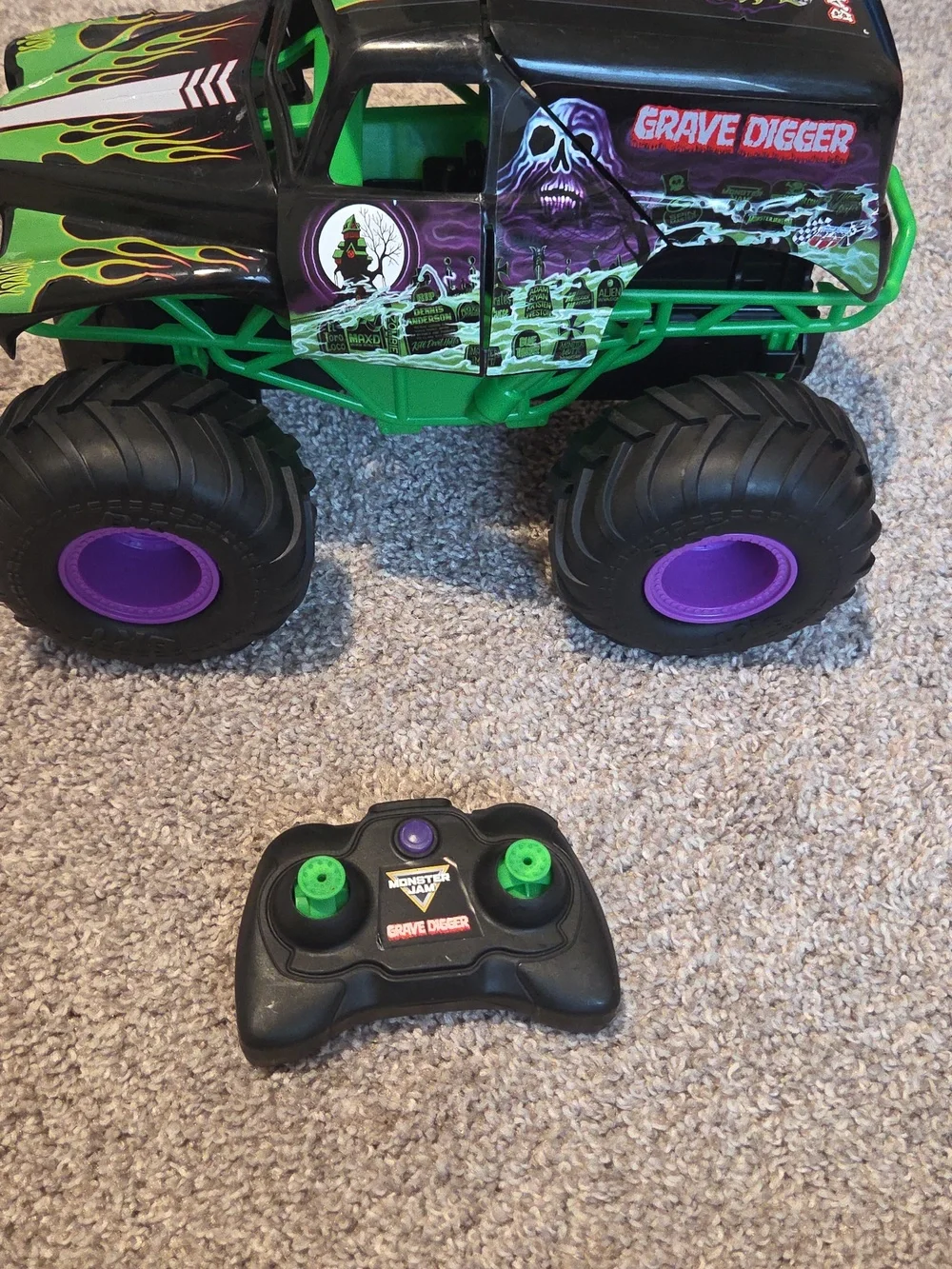 Remote Control Monster Truck - Black & Green - Picture 3 of 4